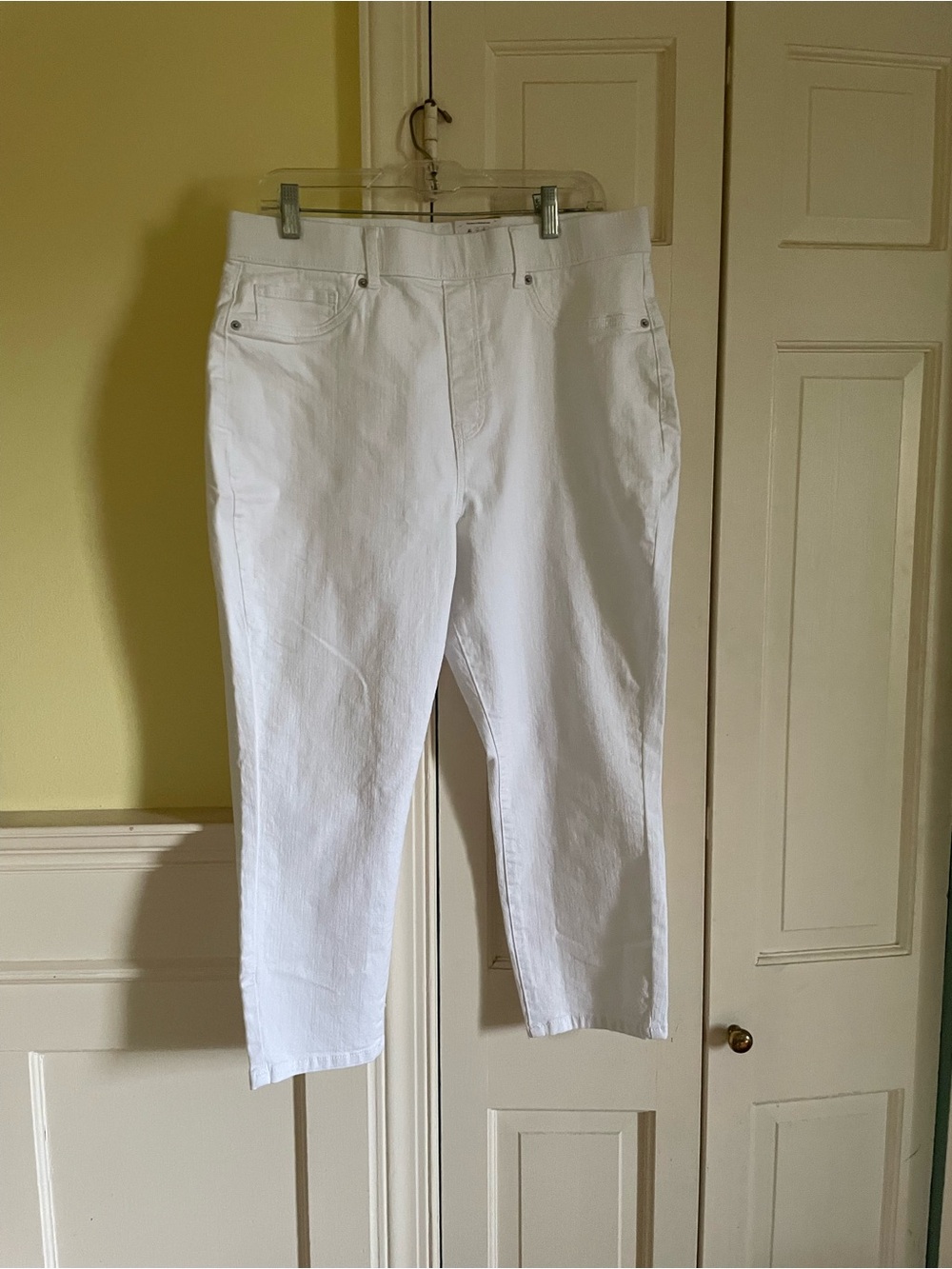 Time and Tru White Ankle Cropped Stretch Jeans NWT Sz L (12-14)
